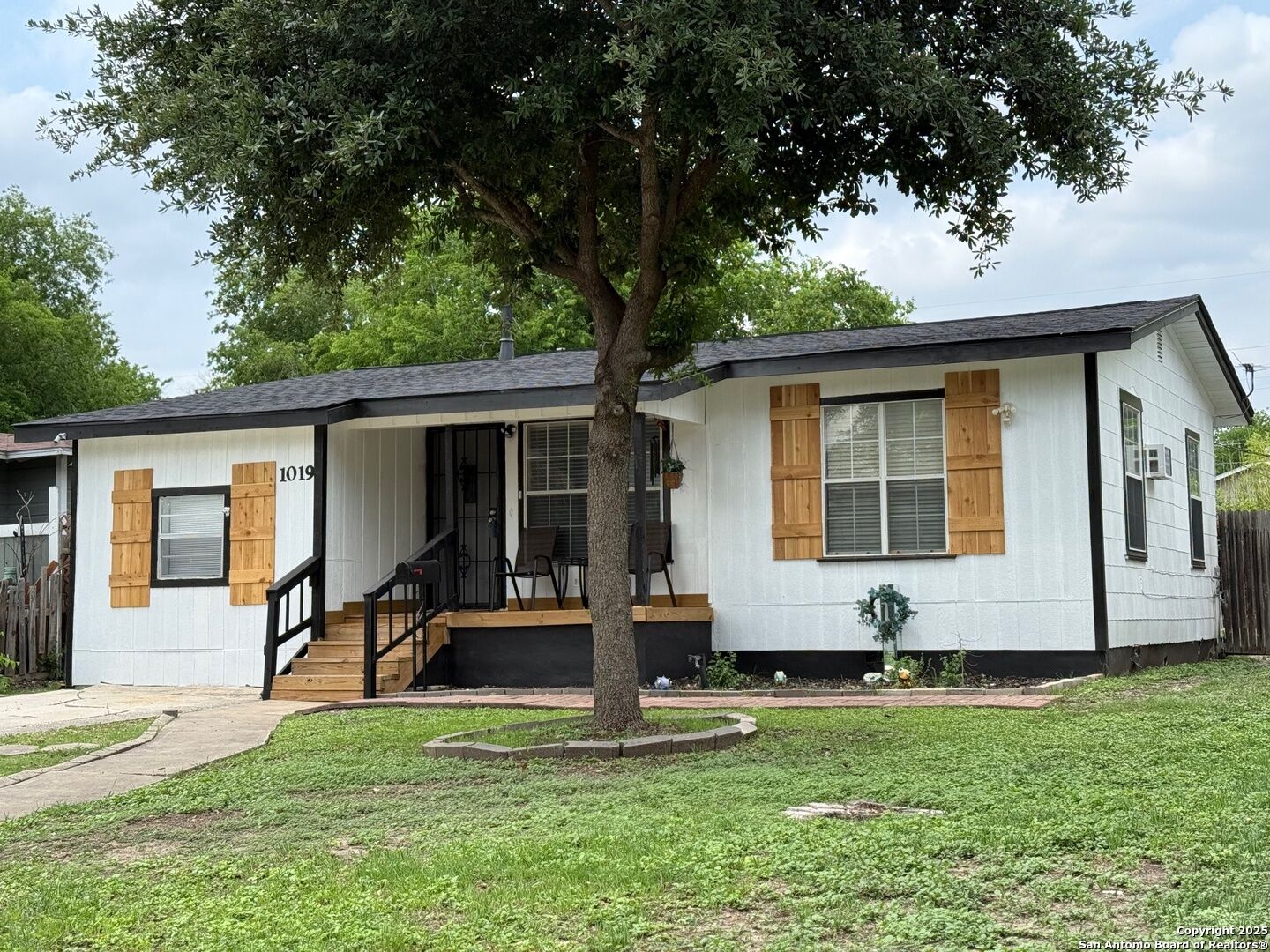 Property Photo:  1019 Alexander Hamilton  TX 78228 