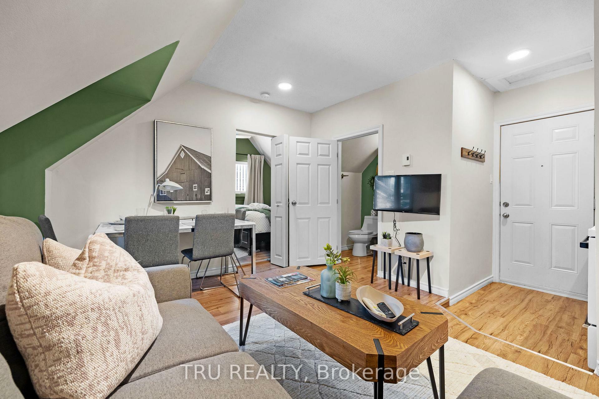 Property Photo: 160 Metcalfe Street 1 ON K2P 1P2