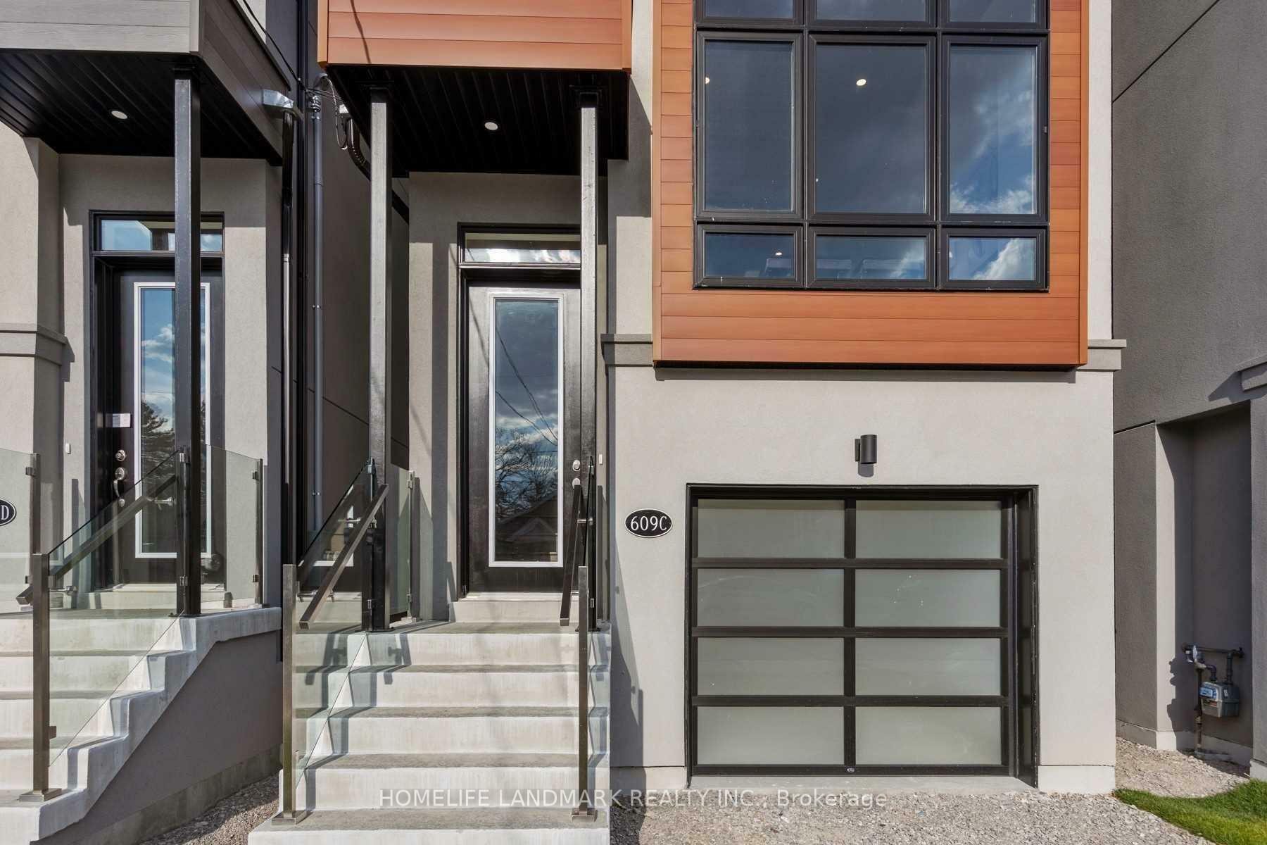 Photo de la propriété: 609C Harvie Avenue ON M6E 4M3
