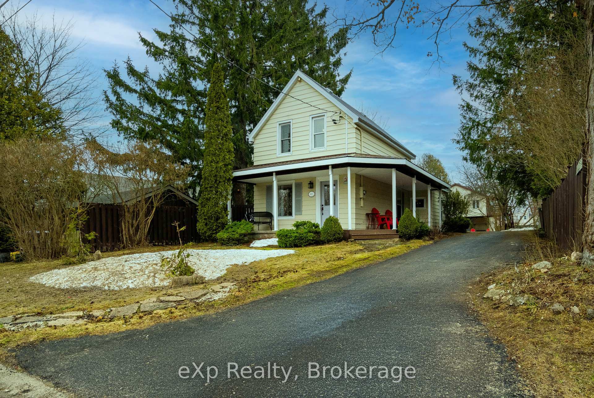 Property Photo:  601 Dawson Street  ON N0H 2T0 