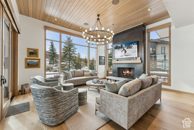 Property Photo: 9570 N Midnight Ct UT 84036