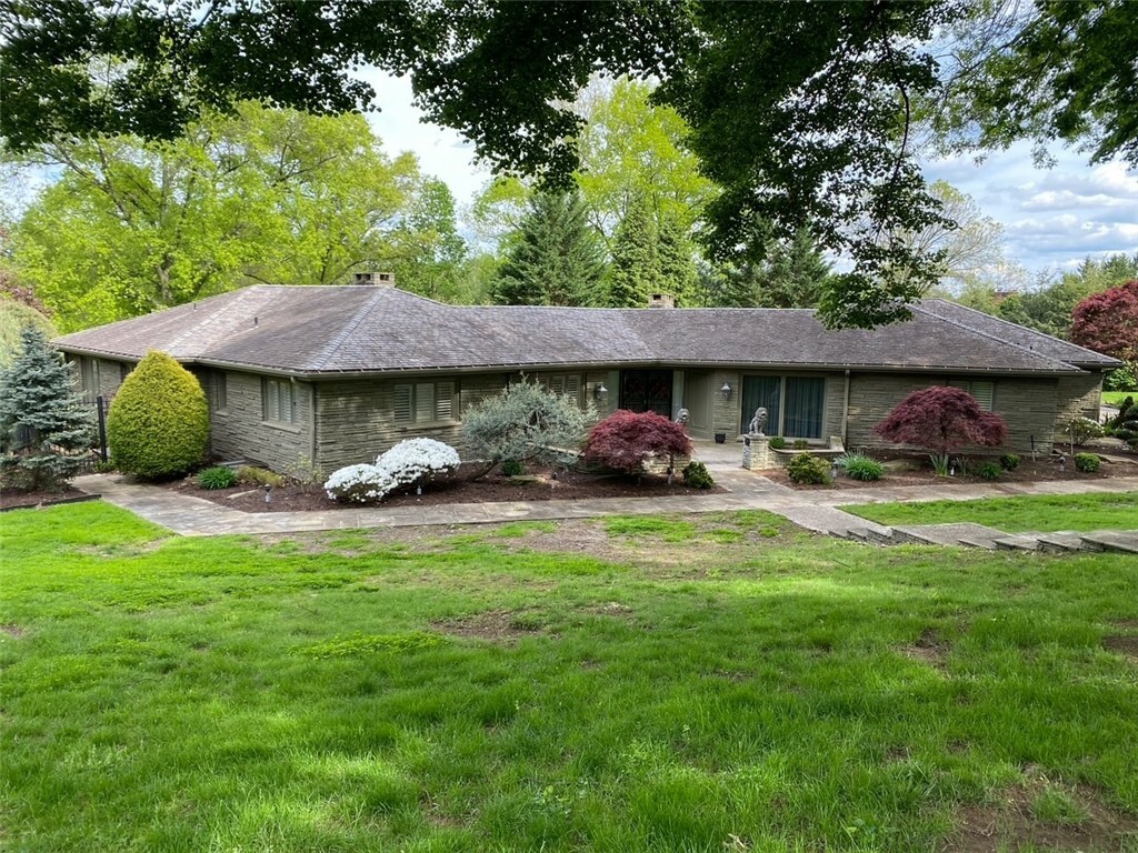Property Photo: 2172 Hycroft Drive PA 15241