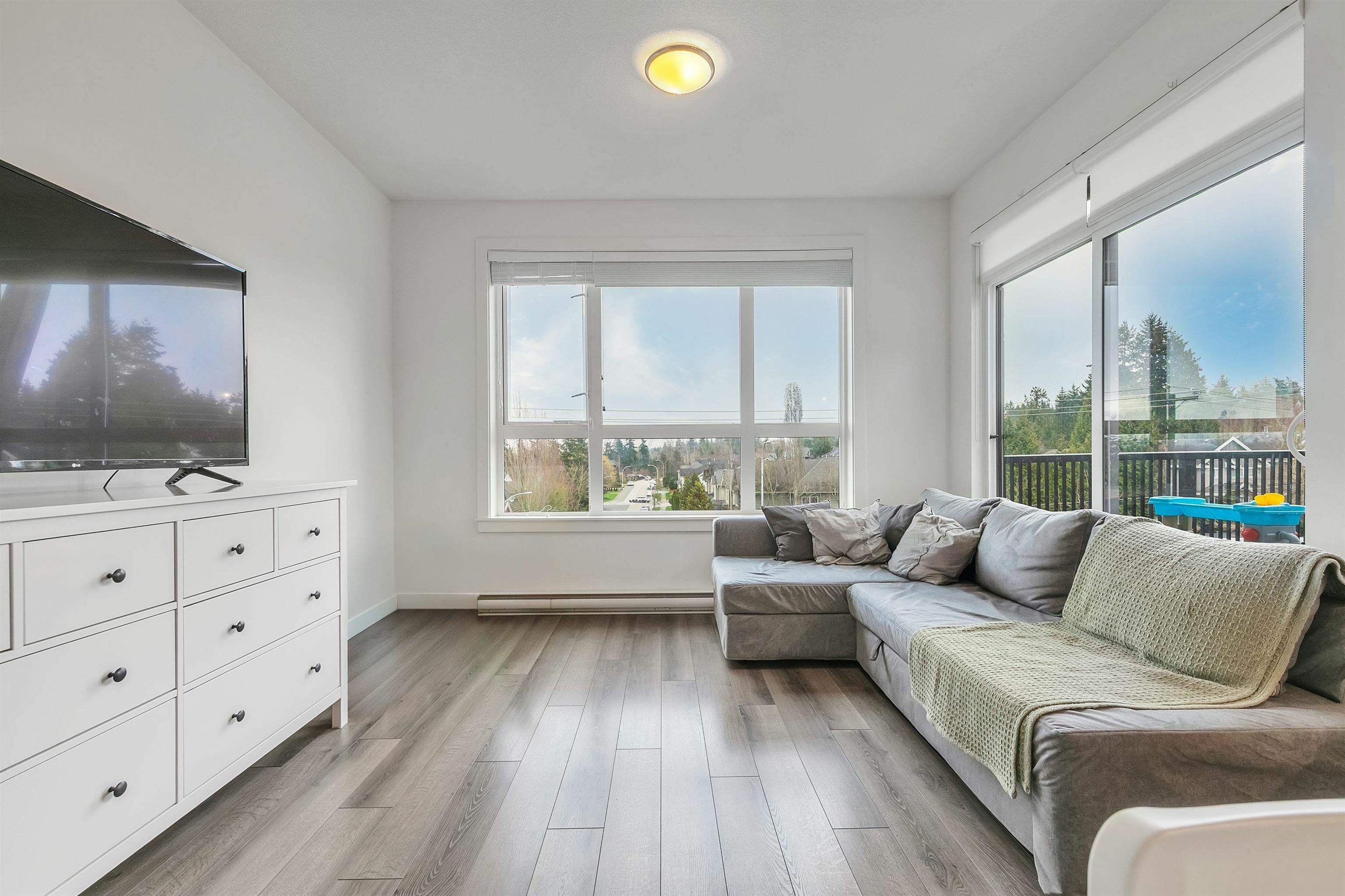Property Photo: 2960 151 Street 404 BC V4P 1G9