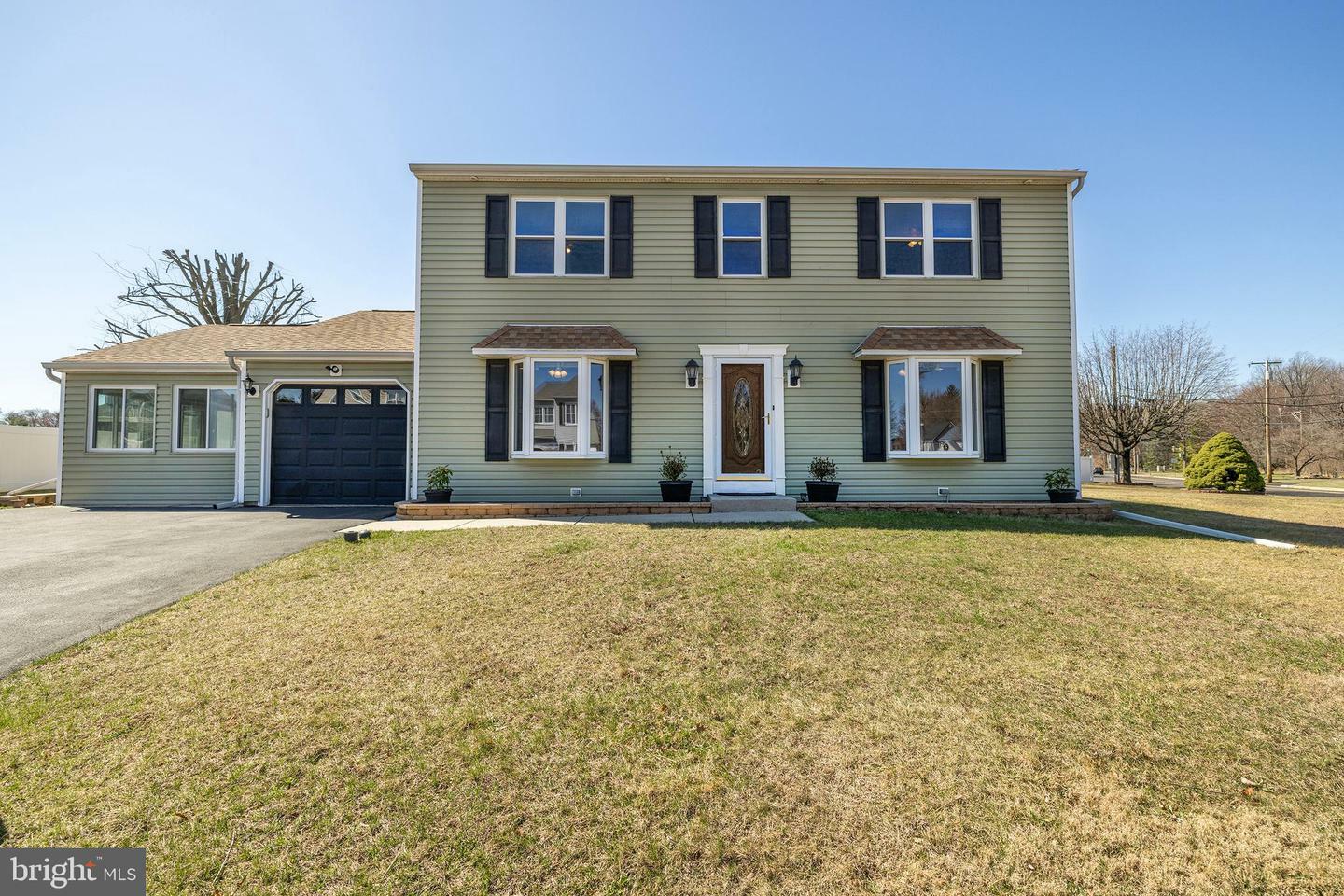 Property Photo: 2205 Lillian Drive PA 19020