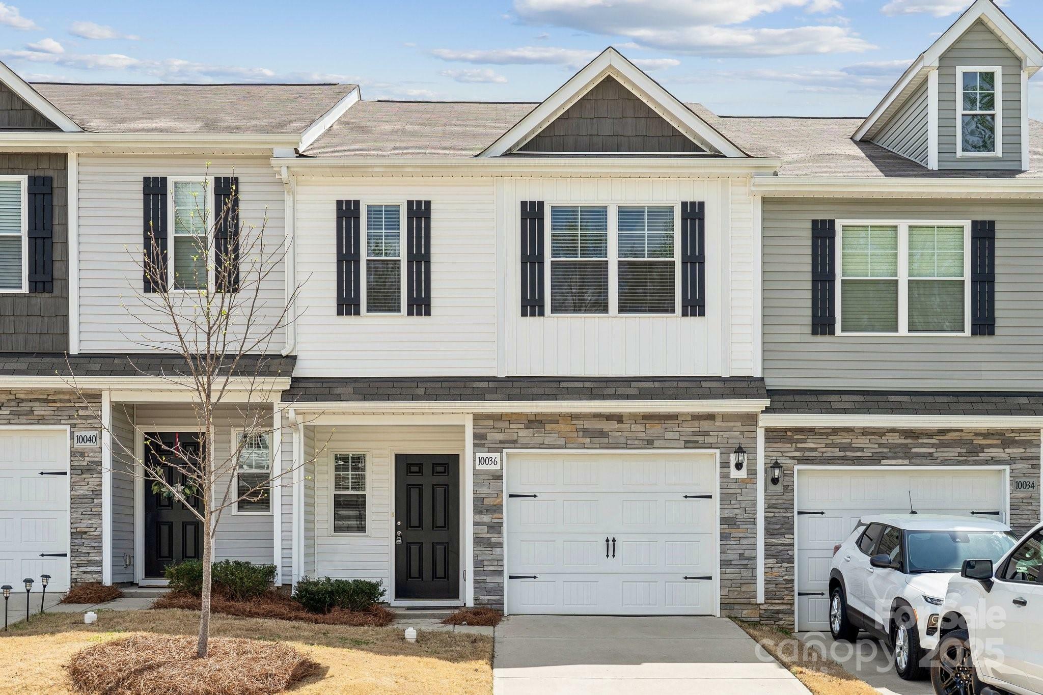 Property Photo: 10036 Brittondale Lane NC 28215