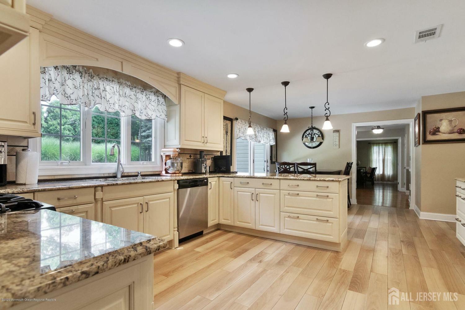 13 Tanglewood Place  Monroe NJ 08831 photo