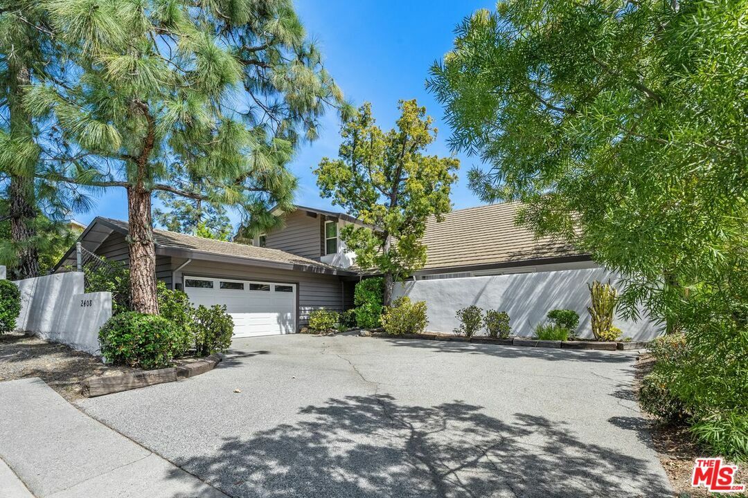 Property Photo: 2408 Banyan Dr CA 90049
