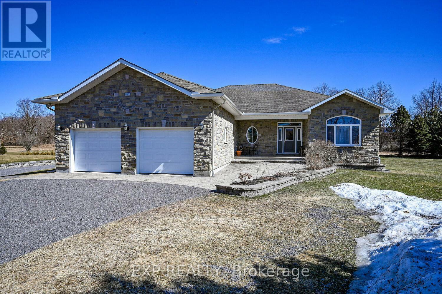 Property Photo: 415 Johnston Road ON K0G 1J0