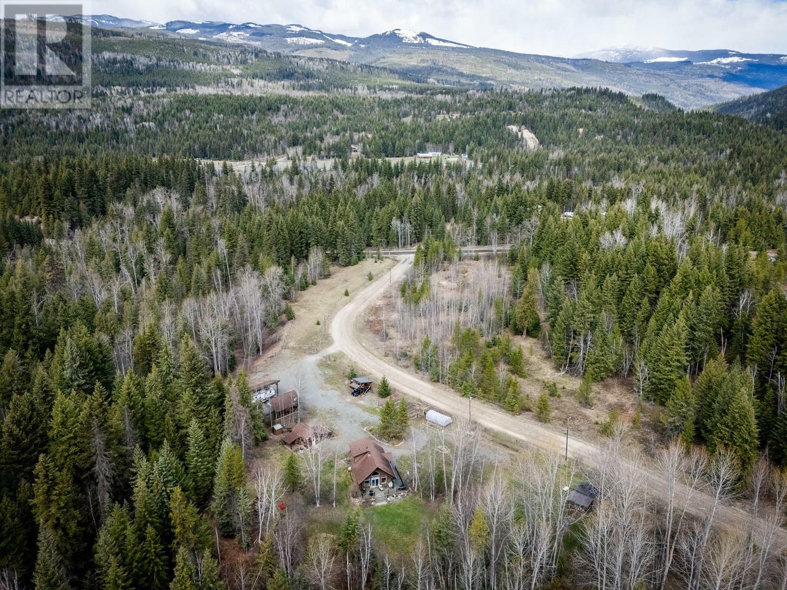 Photo de la propriété: 3240 Barriere South Road BC V0E 1E0