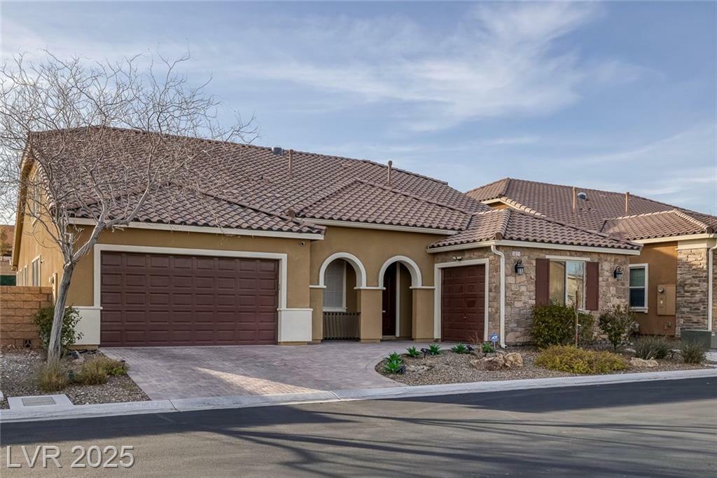 Property Photo: 6021 Vista Clara Street NV 89148
