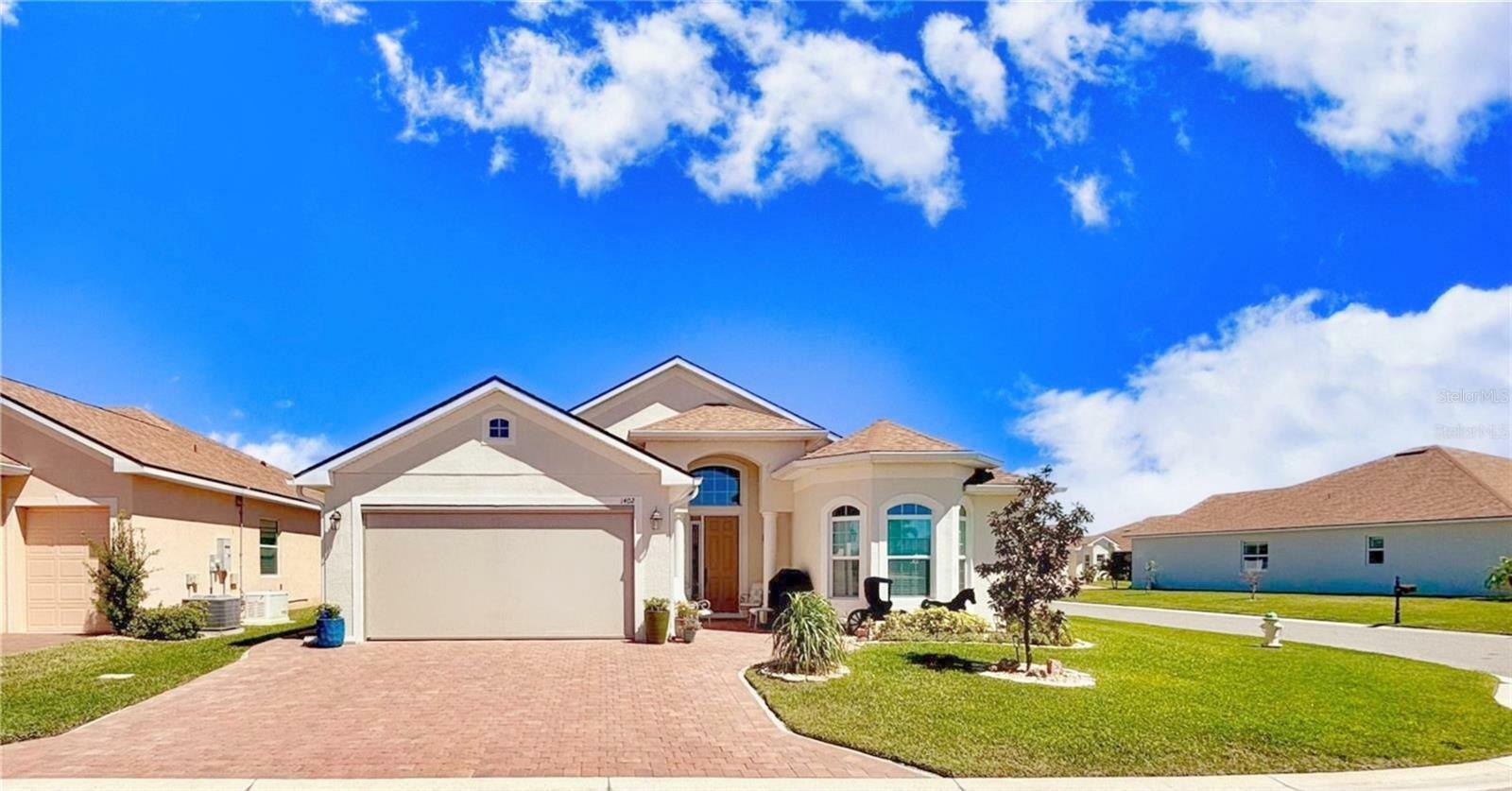 Property Photo: 1402 Colonial Court FL 33884