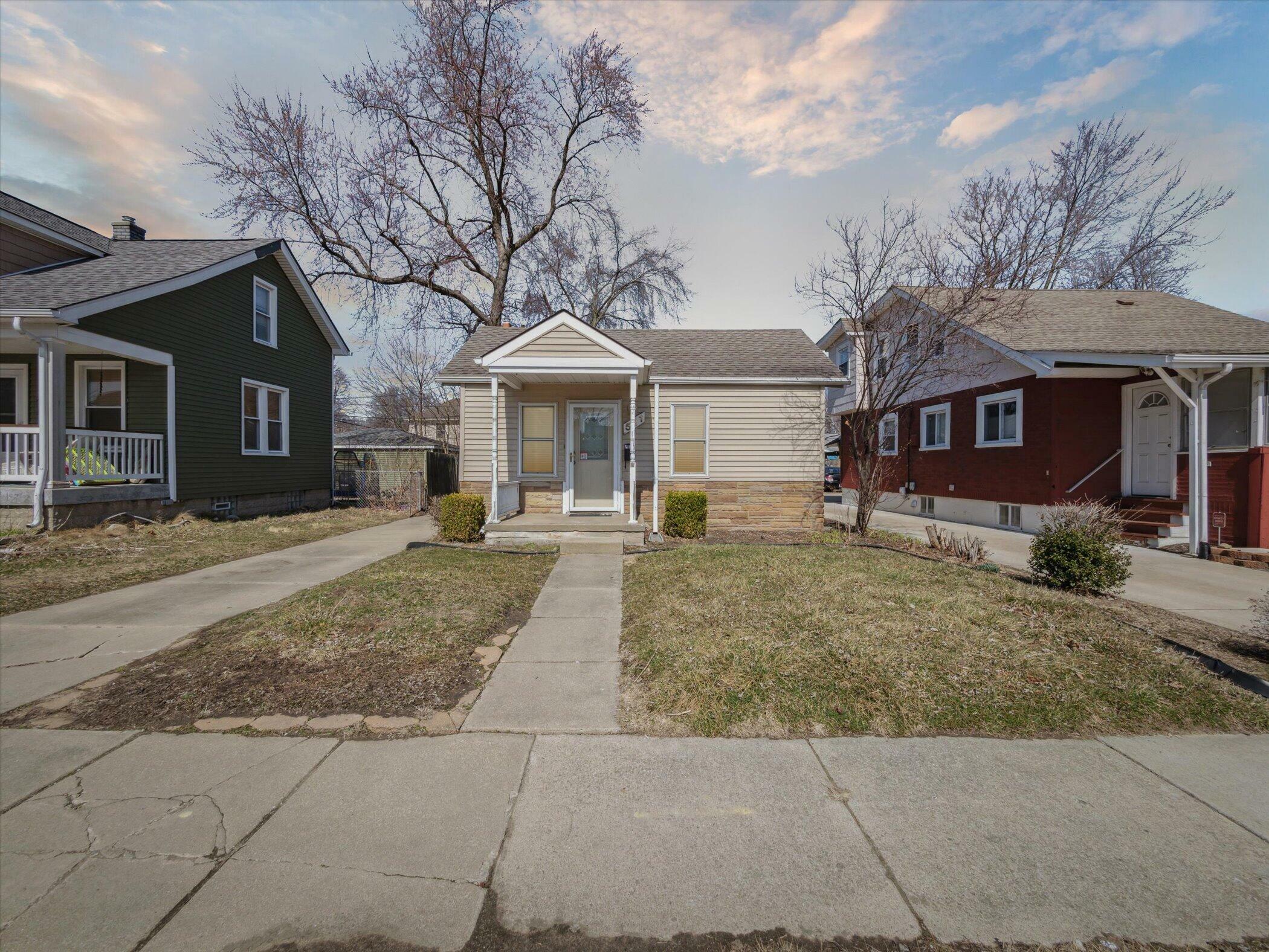 Property Photo:  521 Rosewood Street  MI 48220 