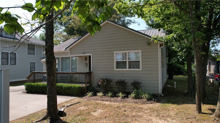 809 W Central Avenue  Bentonville AR 72712 photo