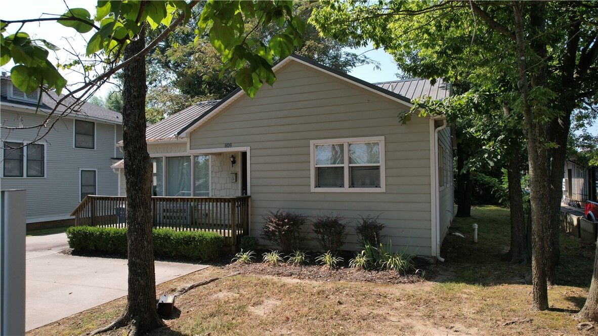 Property Photo: 809 W Central Avenue AR 72712