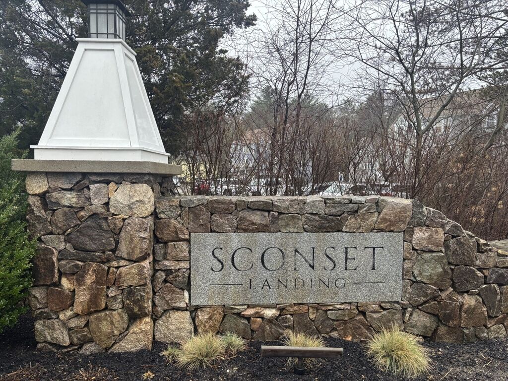 Property Photo:  4 Longwood Ln 102  MA 02339 