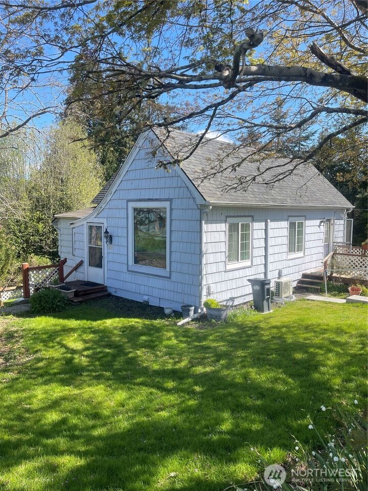 Property Photo:  301  Harrison Street  WA 98586 