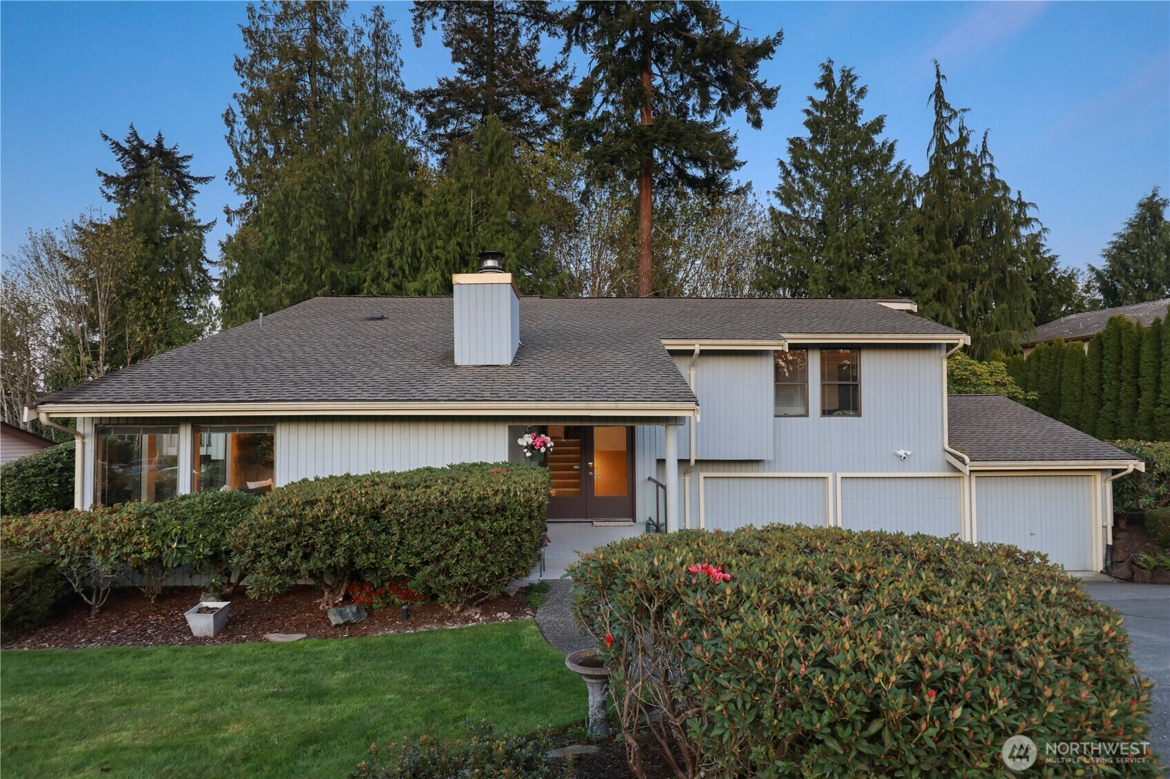 Property Photo: 5119 23rd Avenue W WA 98203
