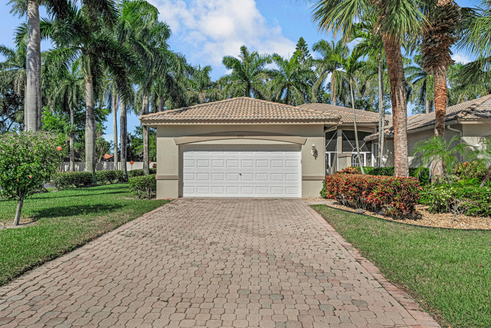 Property Photo: 9771 Crescent View Drive S FL 33437