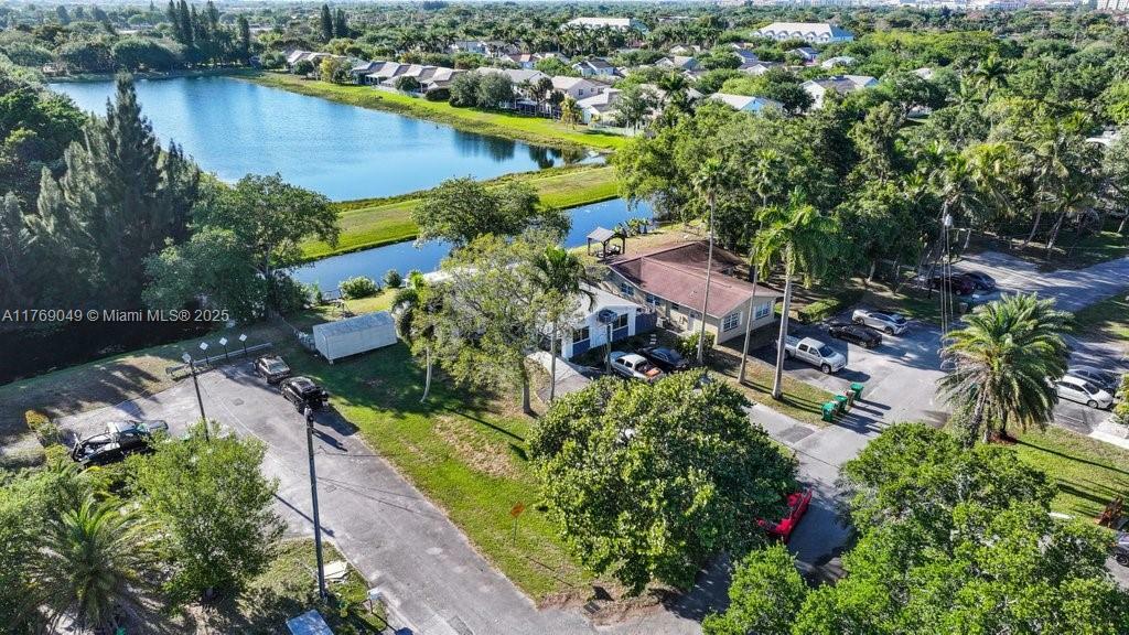 Property Photo: 4761 SW 66th Ter FL 33314