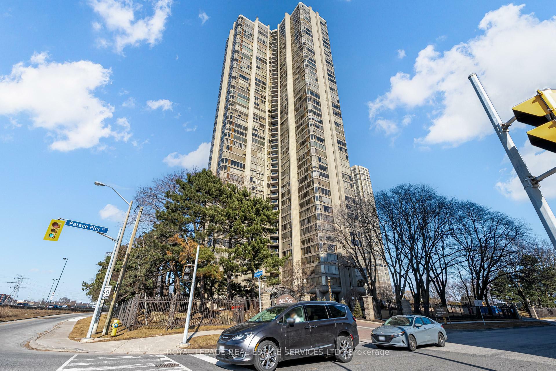 Property Photo: 2045 Lake Shore Boulevard W 4404 ON M8V 2Z6