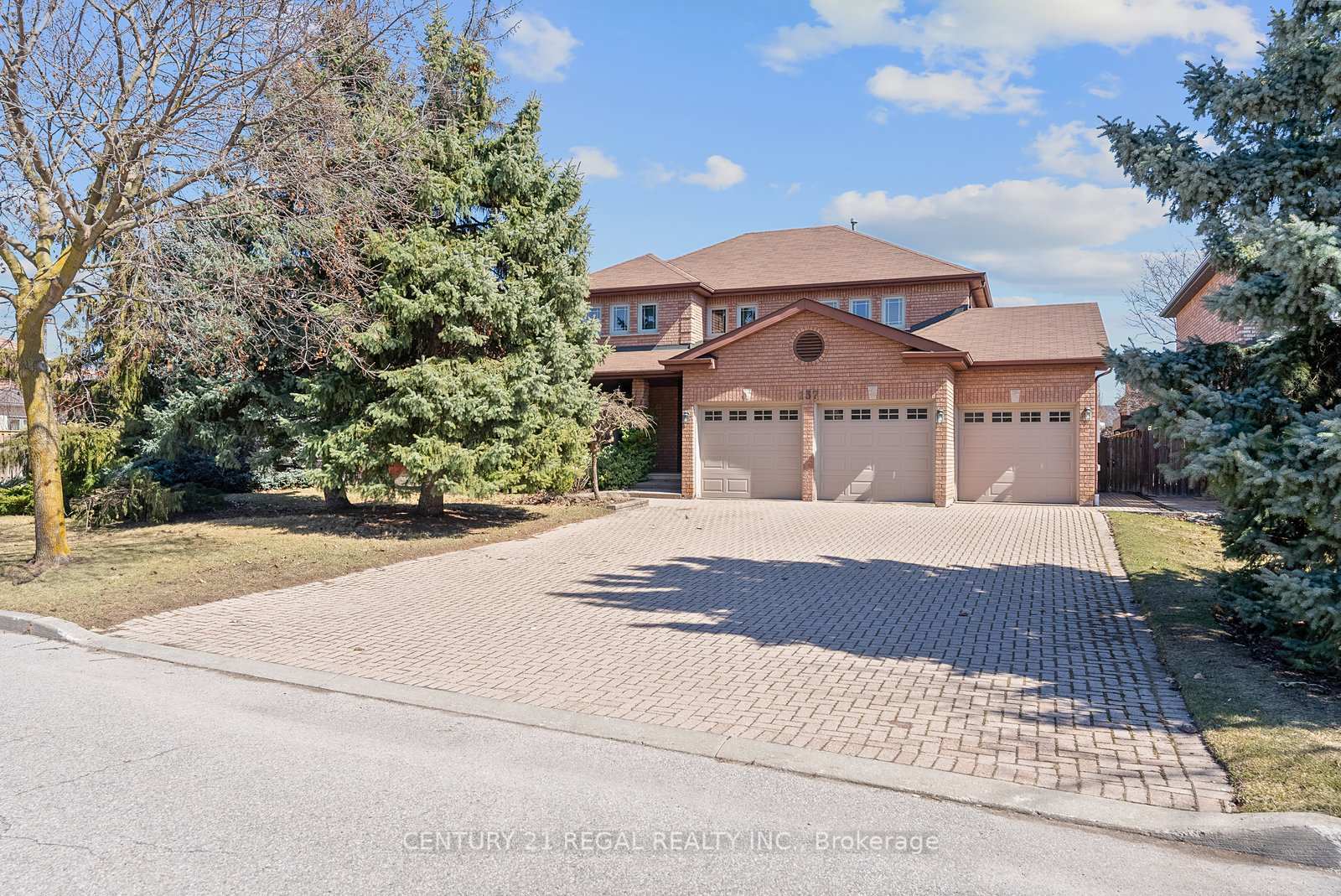 Property Photo: 137 Fifth Avenue ON L4L 6Z3