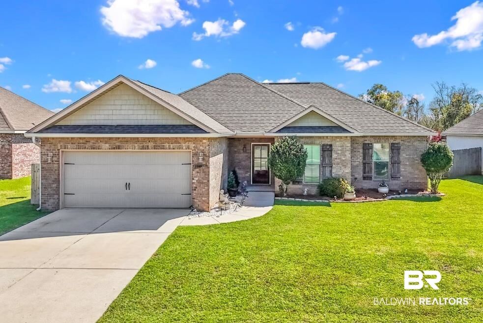 Property Photo: 17400 Abingdon Lane AL 36532