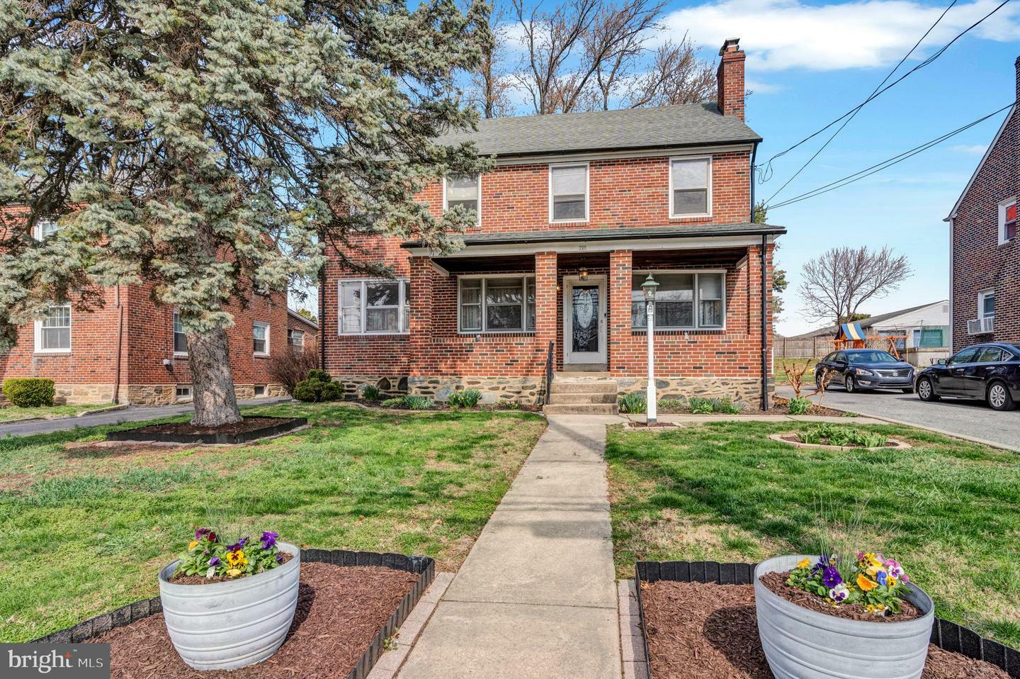 Property Photo: 209 E Broadway Avenue PA 19018