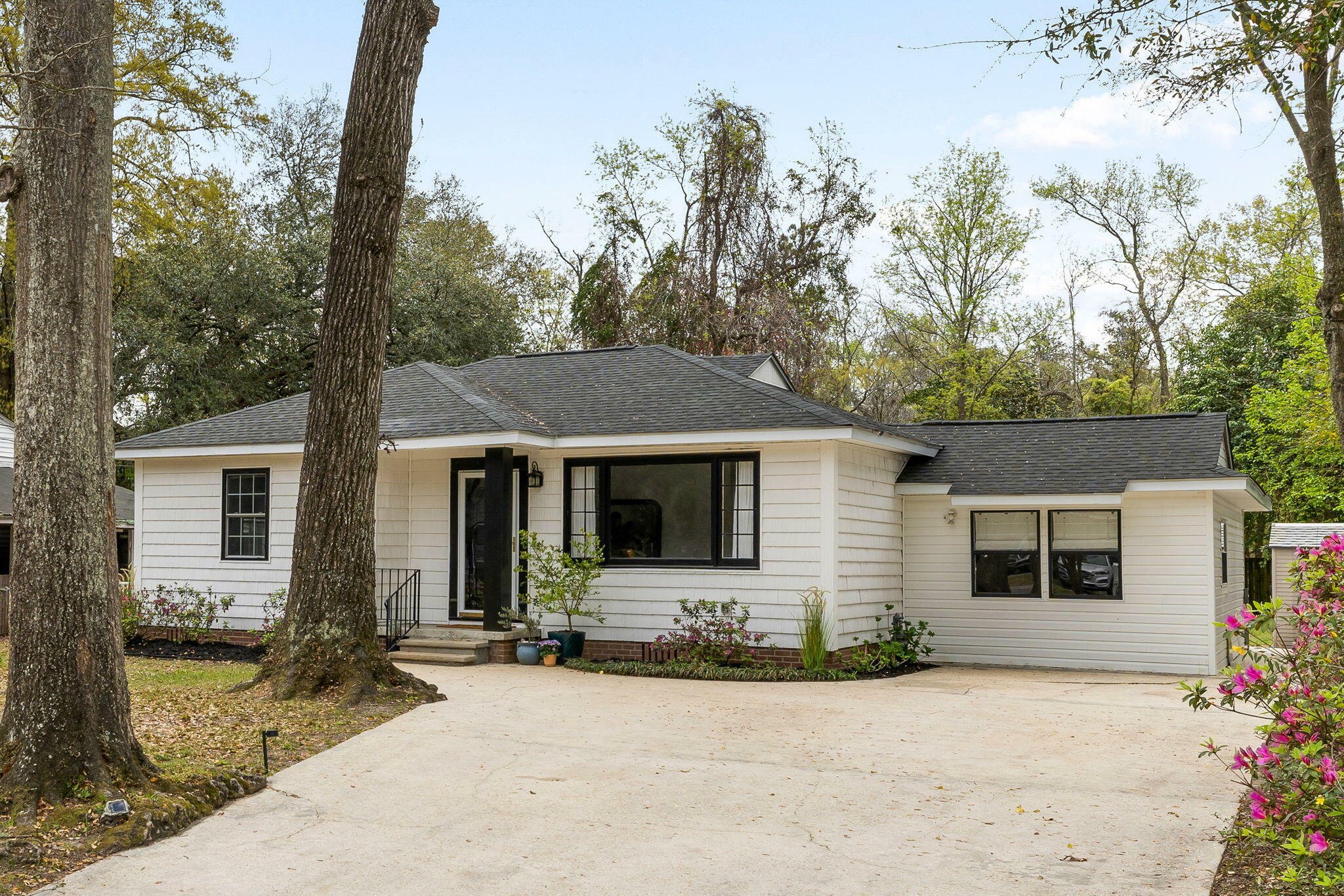 Property Photo: 1423 Bexley Street SC 29405