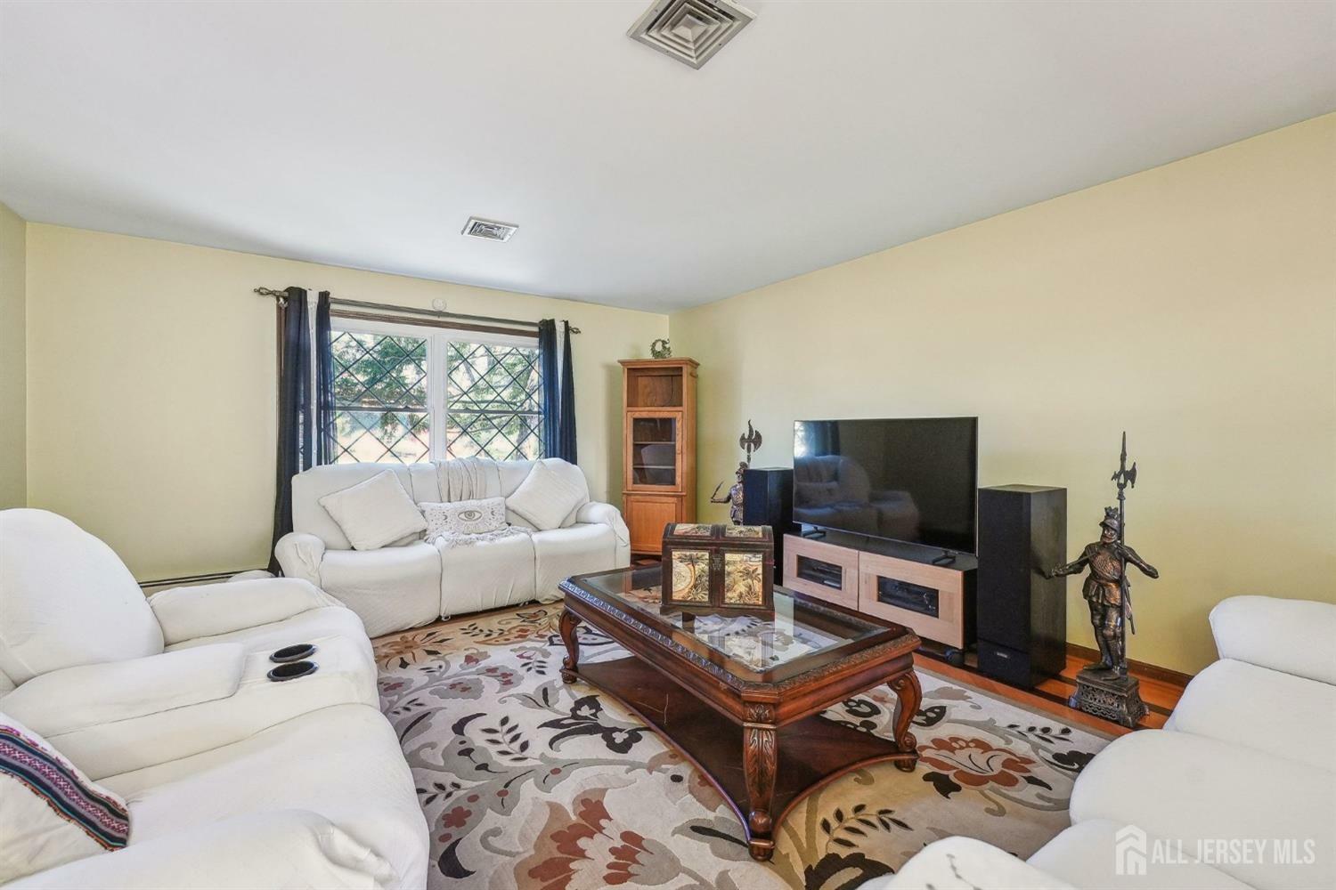 Property Photo: 6 Persimmon Court NJ 08816
