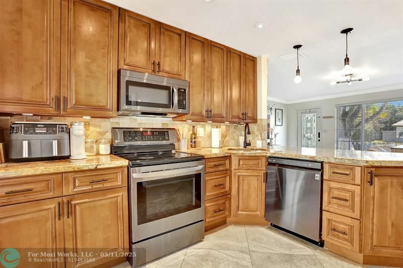 Property Photo: 2620 NE 9th Ave FL 33064