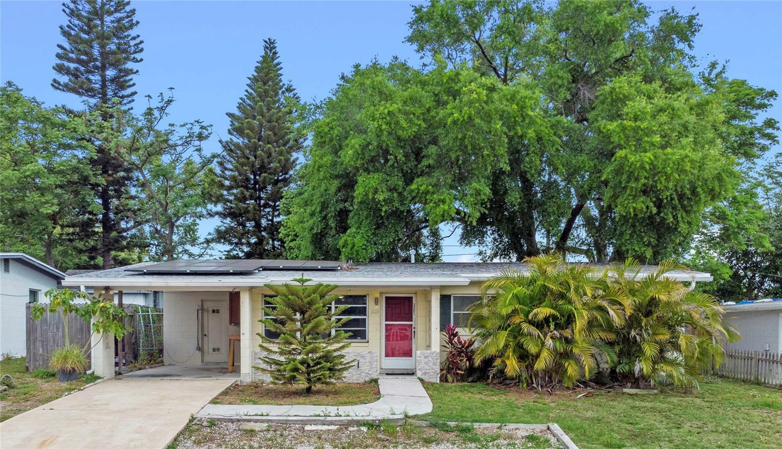 Property Photo: 6031 W Ridgewood Avenue FL 32835