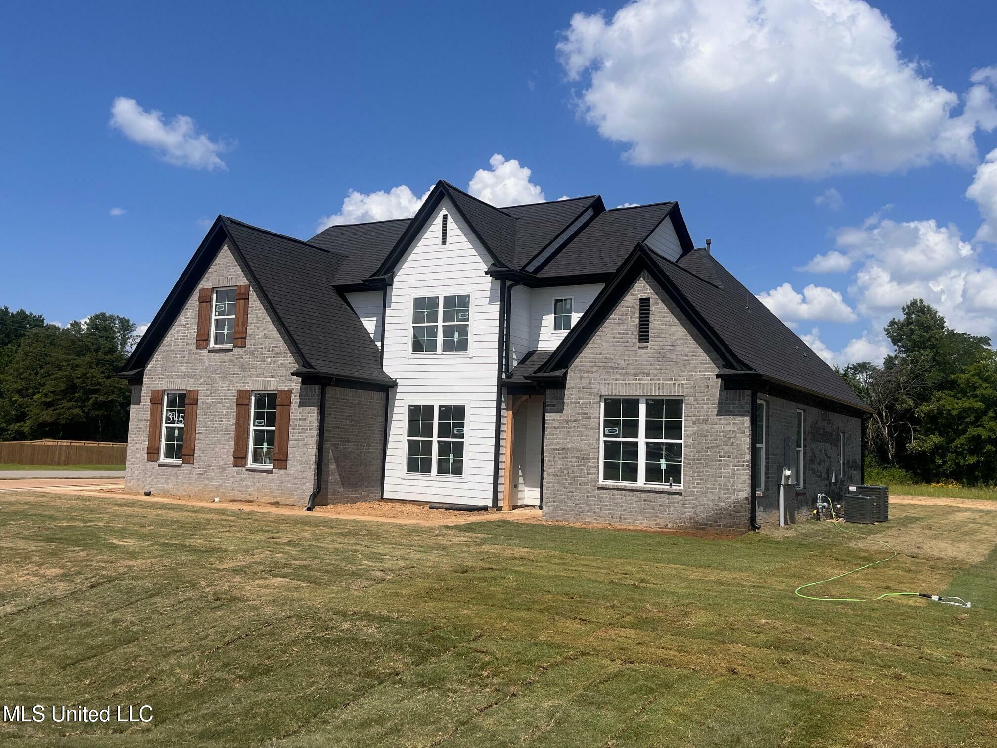 Property Photo: 7668 Newbury Drive MS 38654