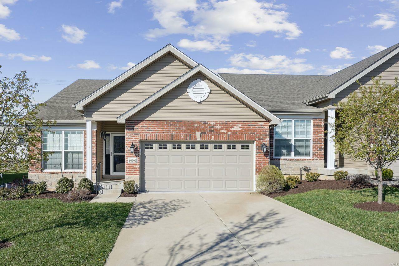16202 Amber Vista Drive  Ballwin MO 63021 photo