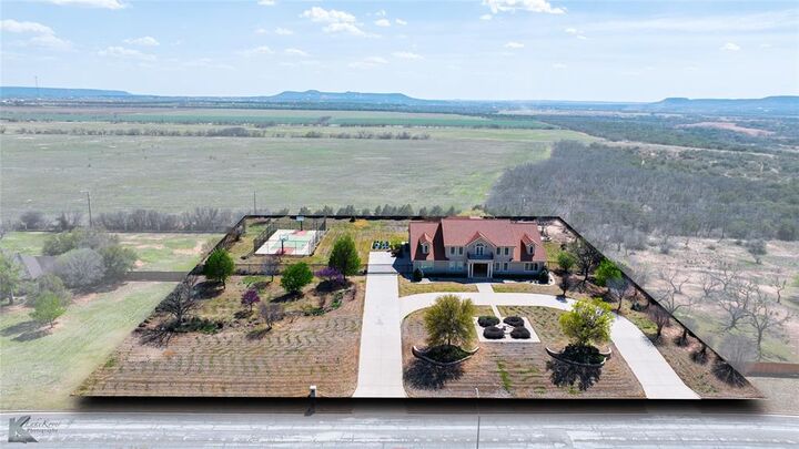 Property Photo: 5601 Wagon Wheel Avenue TX 79606