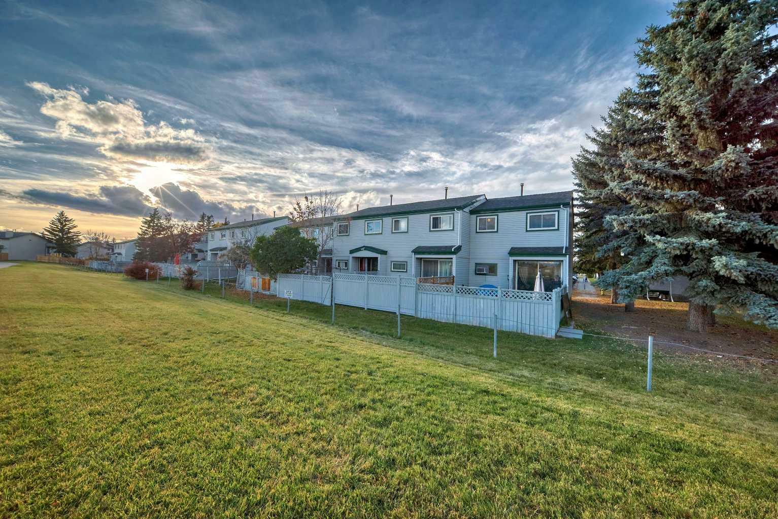 Property Photo: 131 Templehill Drive NE 19 AB T1Y 4T1
