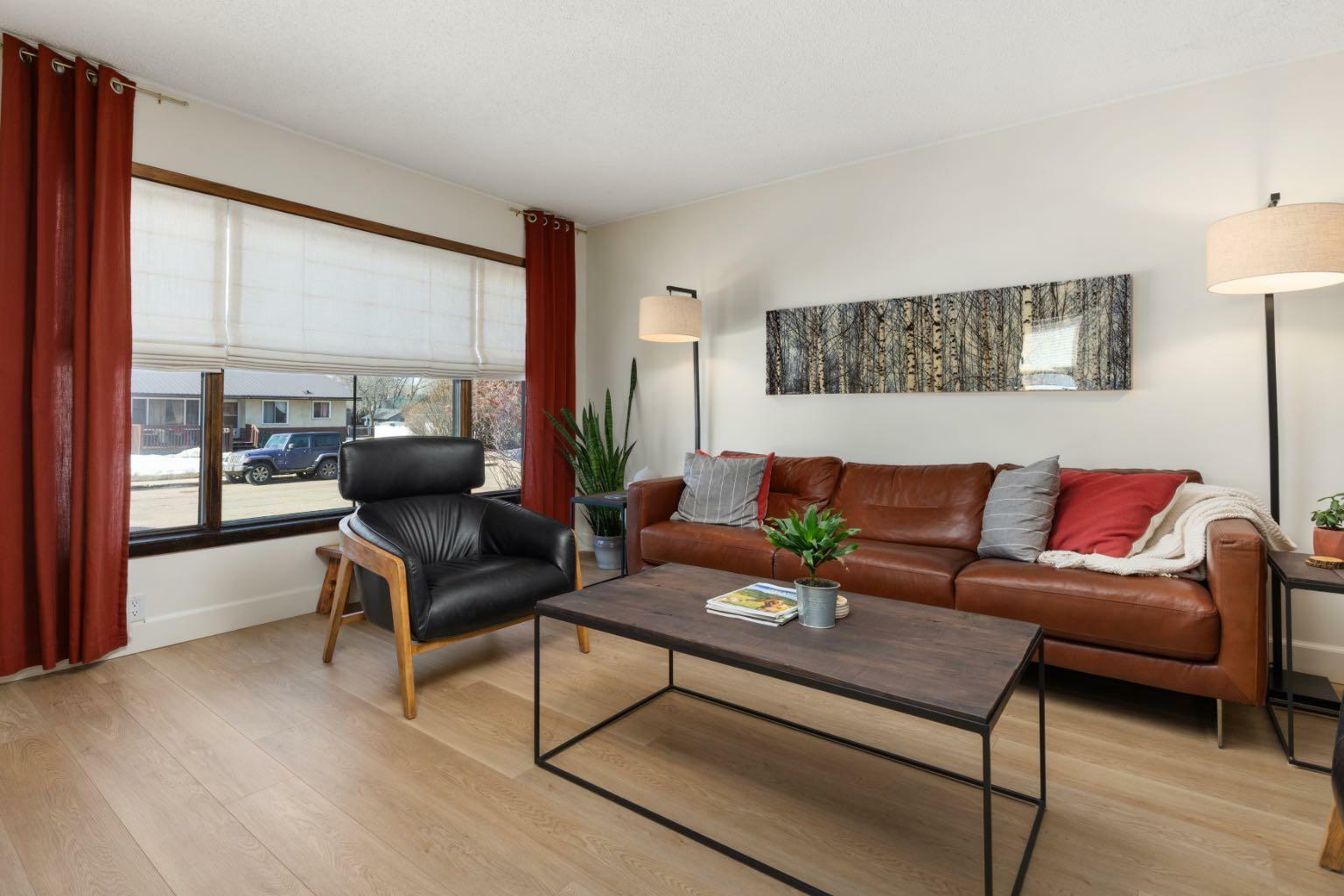 Property Photo: 5007 44 Street AB T4V 1C3