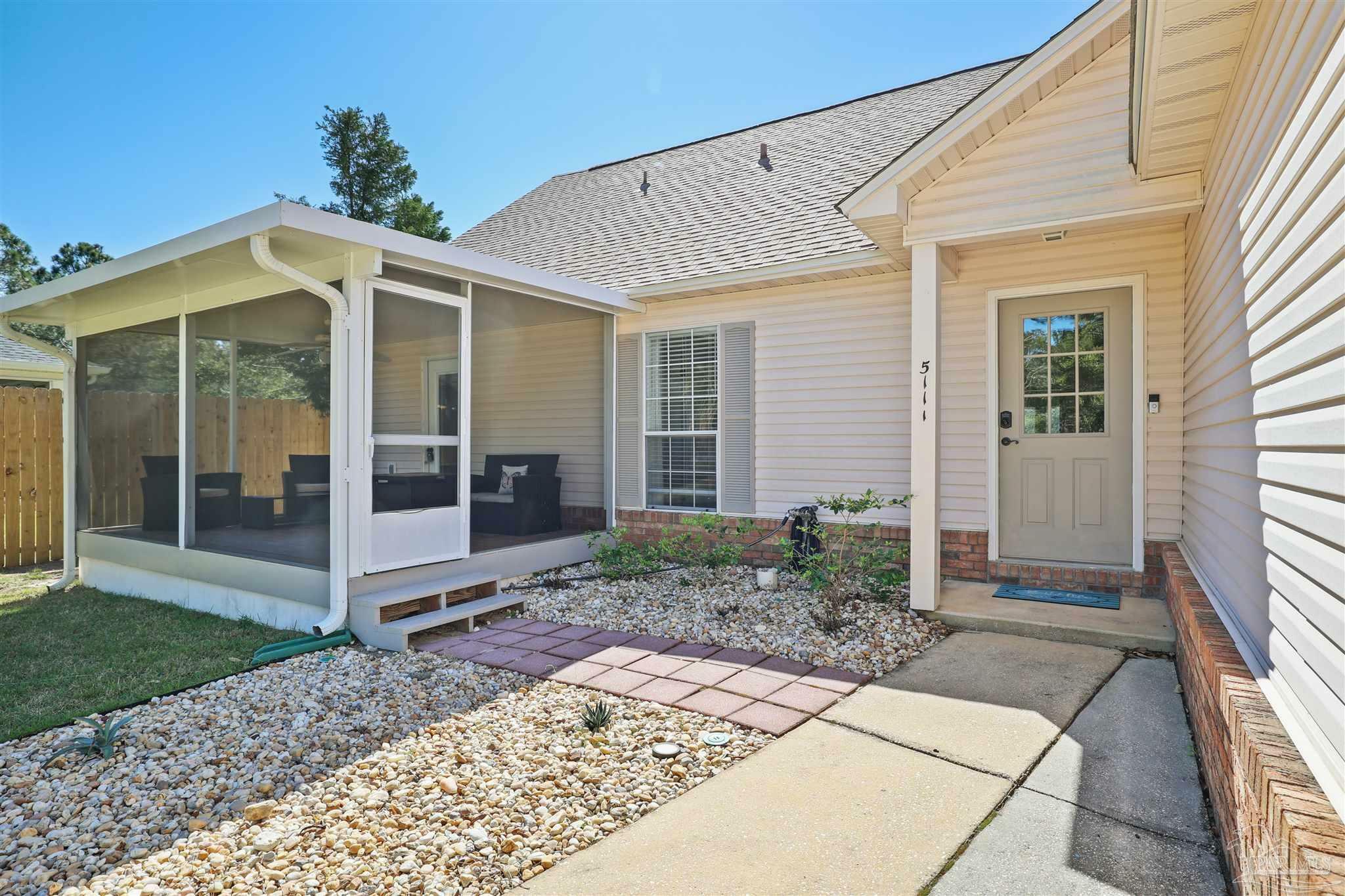 Property Photo: 5111 Keystone Dr FL 32563