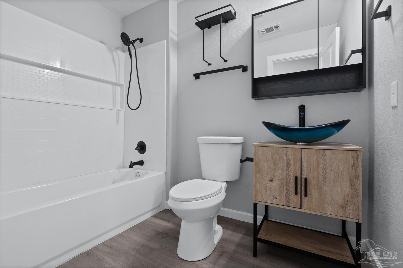 Property Photo:  800 Cody Ln  FL 32514 