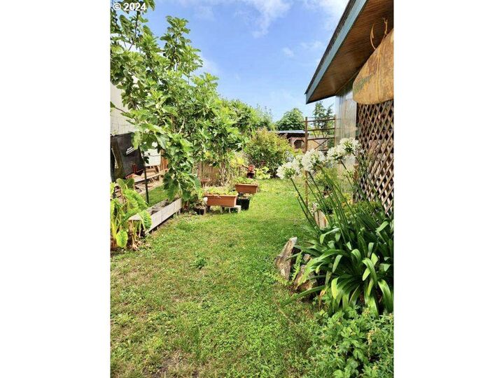 Property Photo:  16391 Highway 101 48  OR 97415