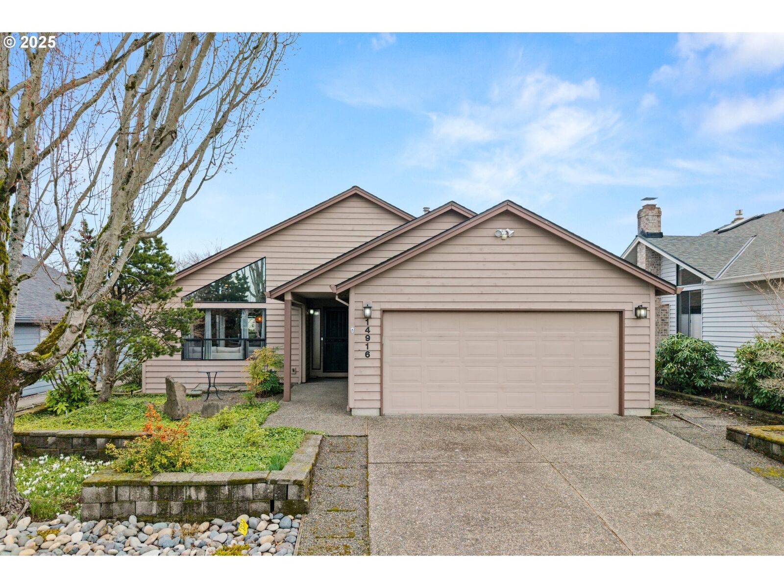 Property Photo:  14916 NE Newport St  OR 97230 