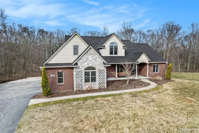 Property Photo:  385 Coyote Run  MI 48442 