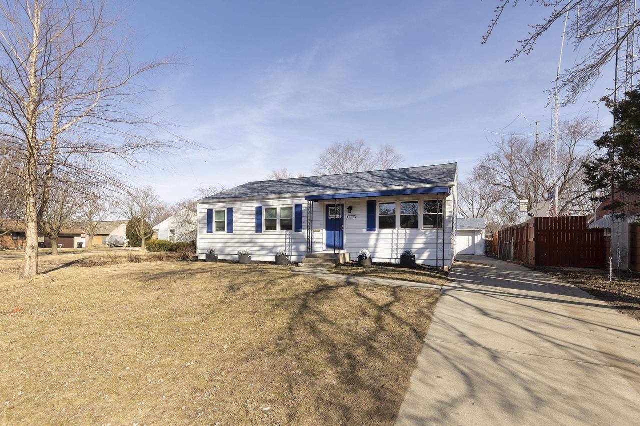 Property Photo: 1609 Henderson Avenue WI 53511