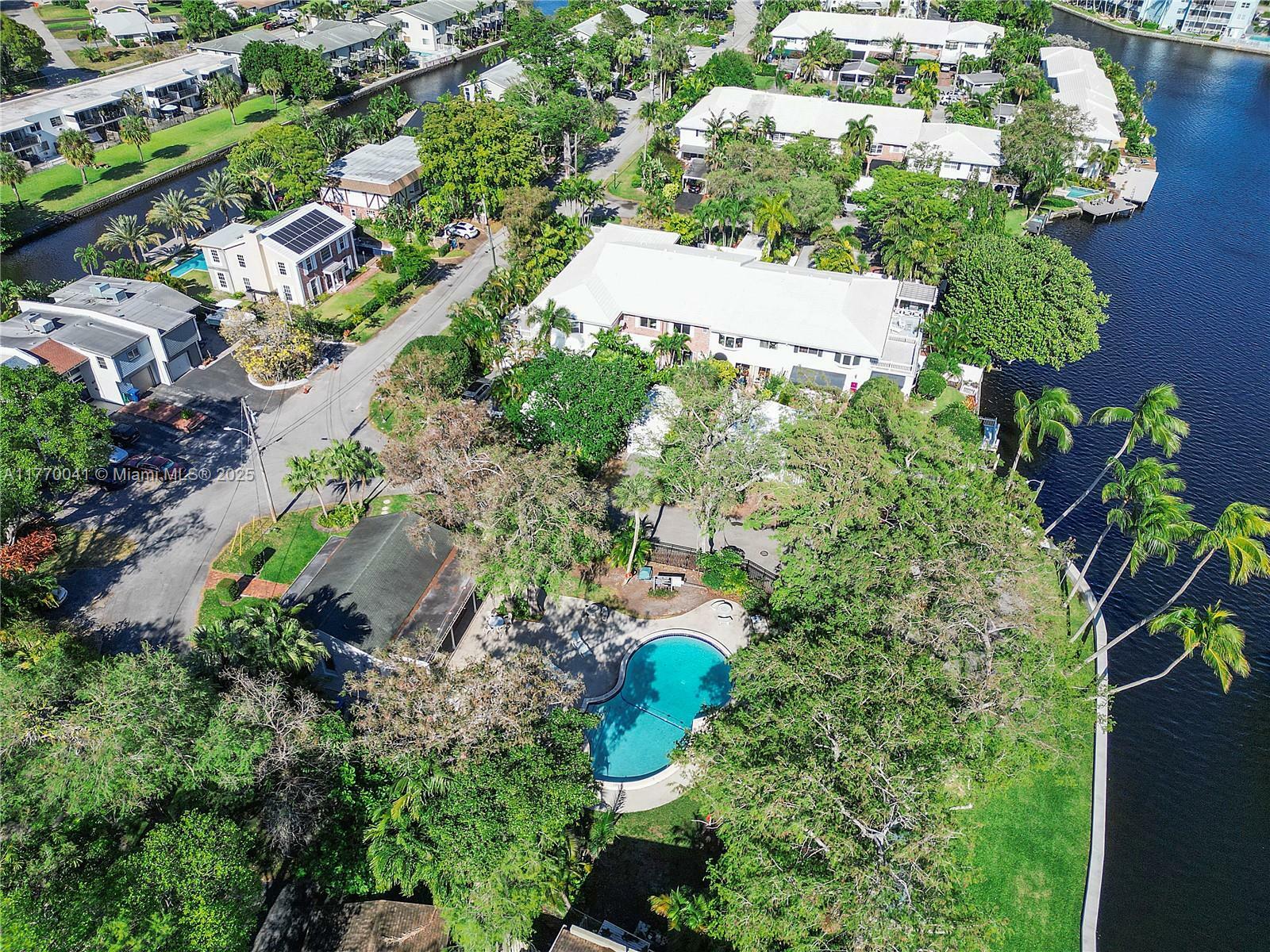 Property Photo: 8 Hathaway Ln FL 33305
