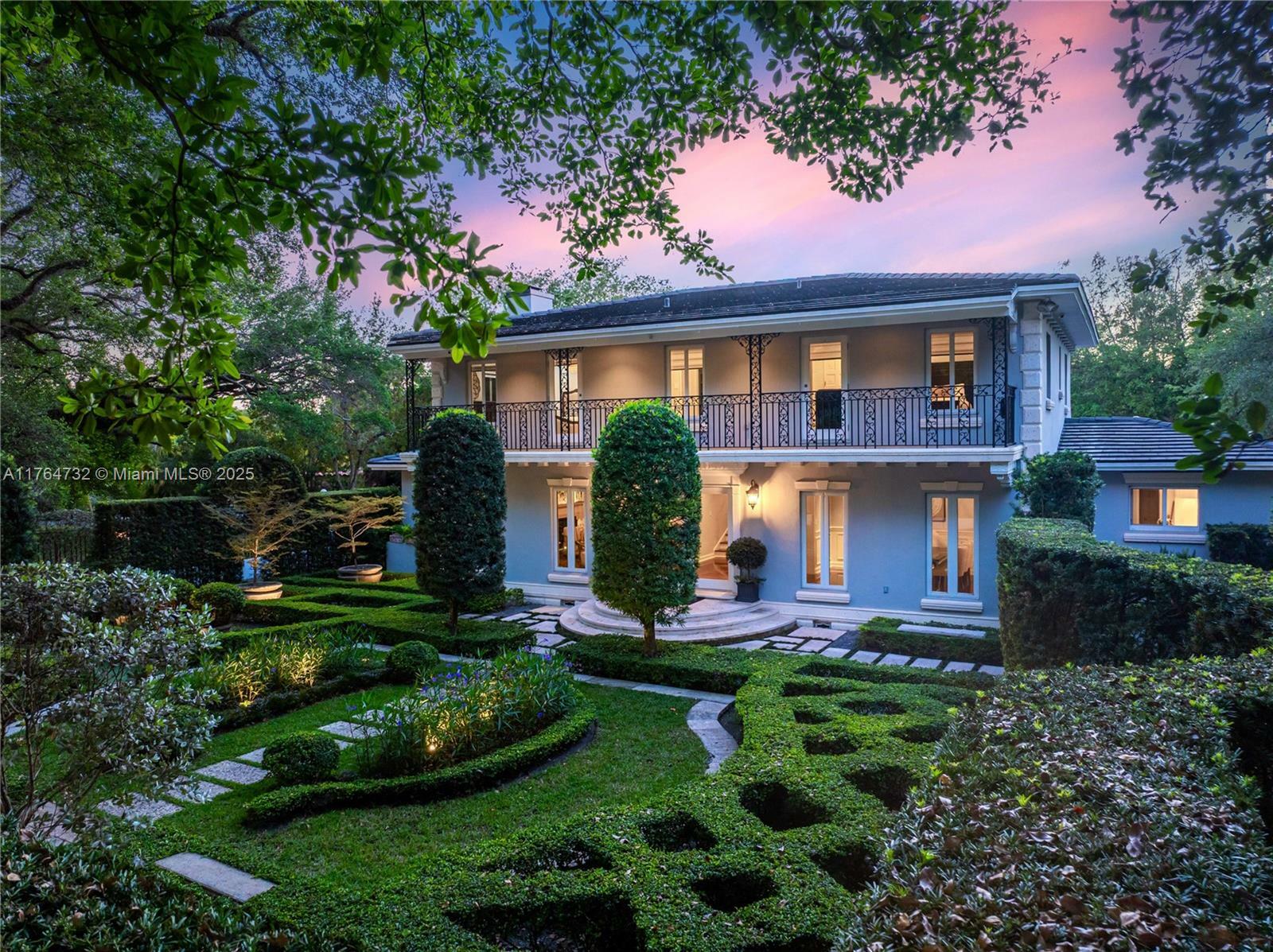 Property Photo: 3916 Granada Blvd FL 33134