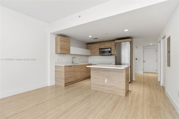 Property Photo: 16385 Biscayne Blvd 1606 FL 33160