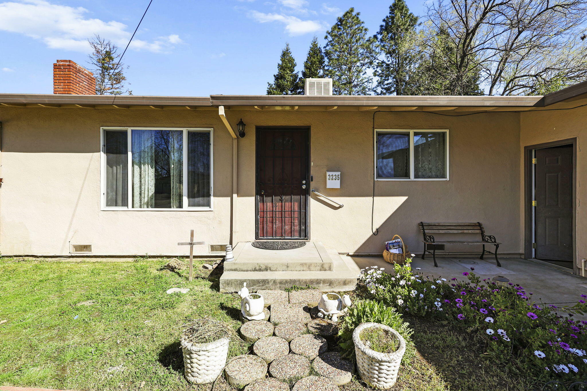 Property Photo: 3235 Sharon Avenue CA 96007
