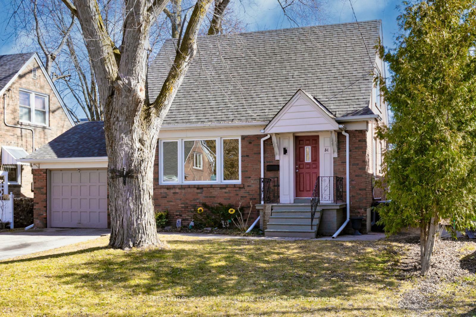 Photo de la propriété: 31 Kenway Road ON M8Z 4W9