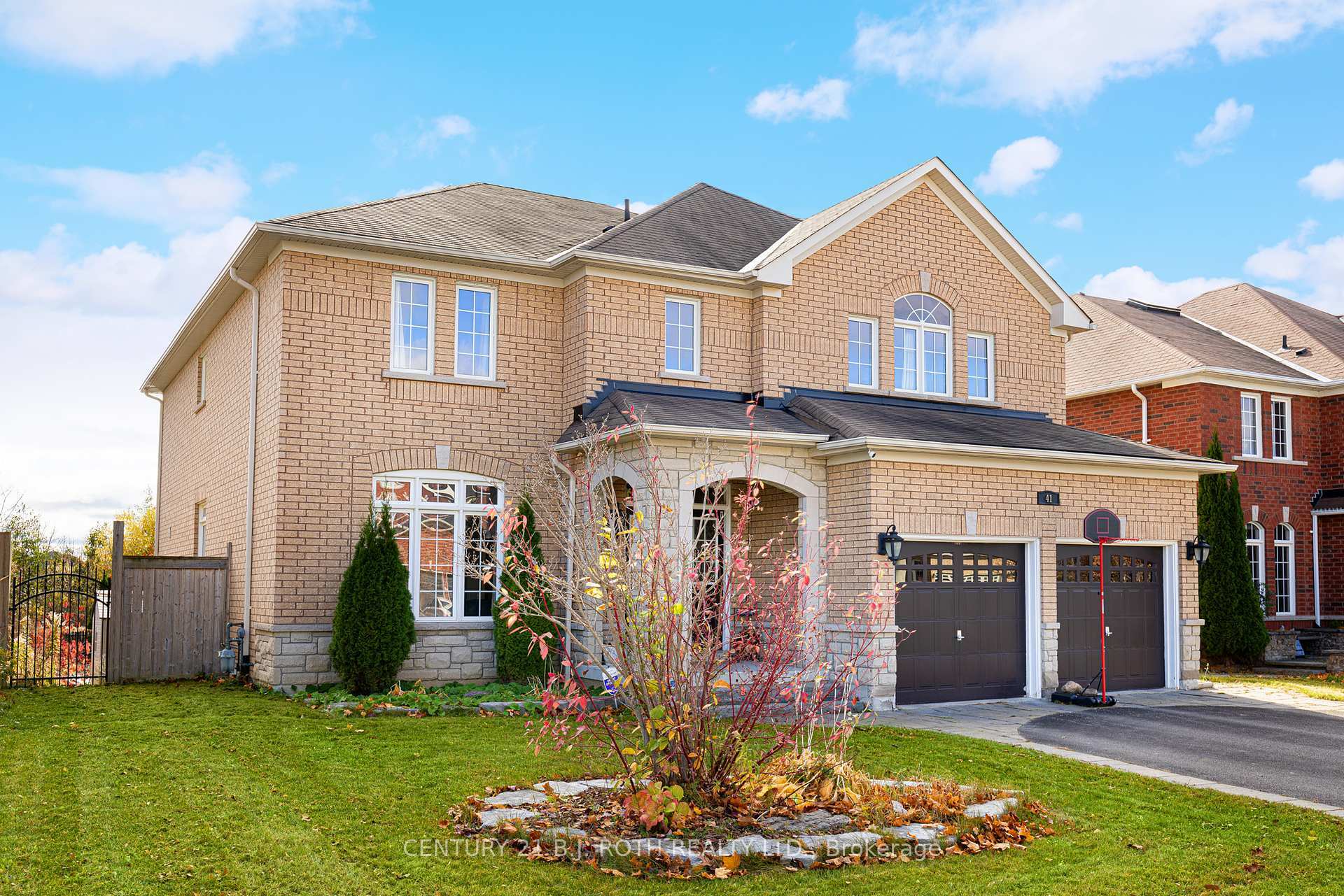 Property Photo: 41 Commonwealth Road ON L4M 0E1
