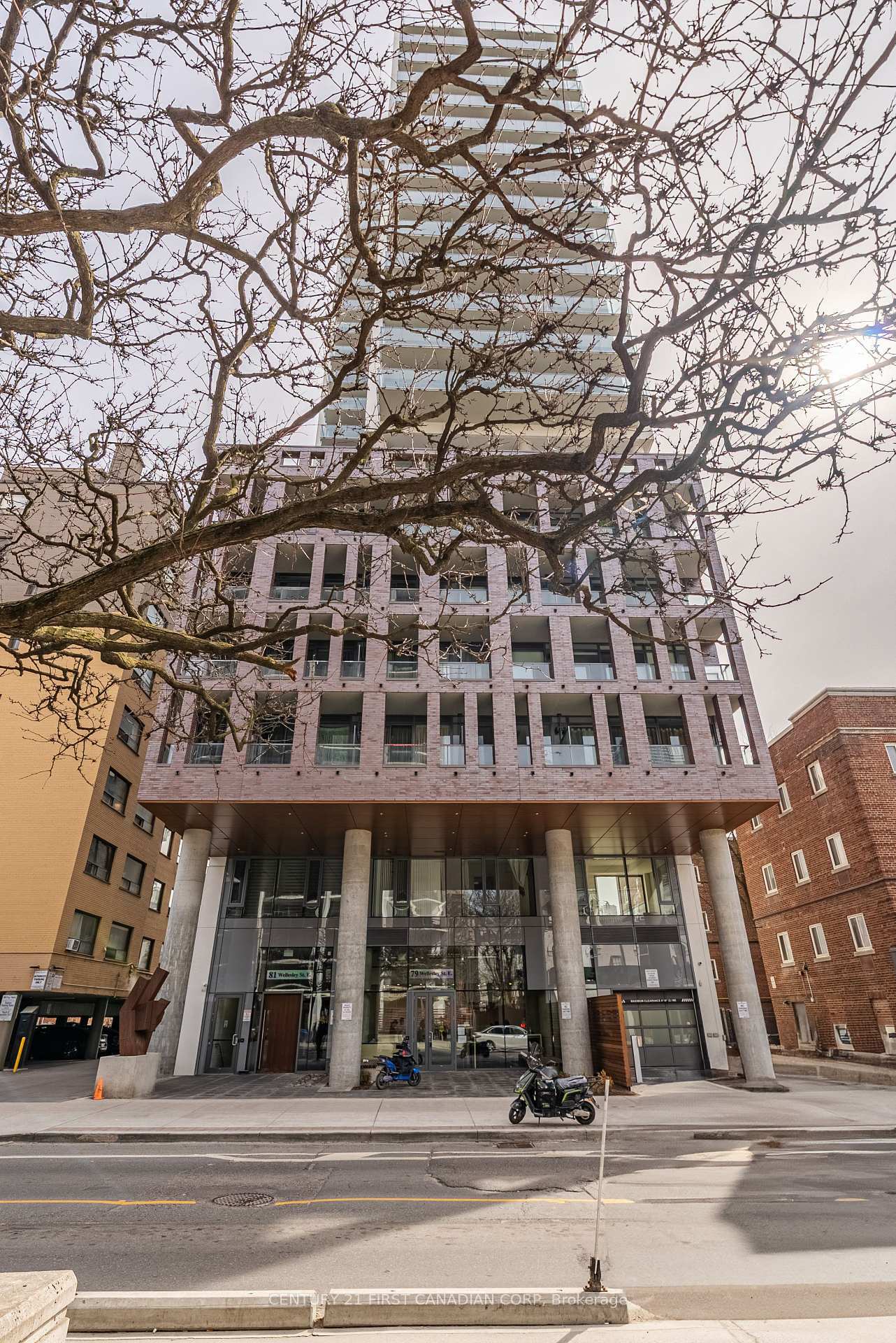 Photo de la propriété: 81 Wellesley Street E 1405 ON M4Y 1C5