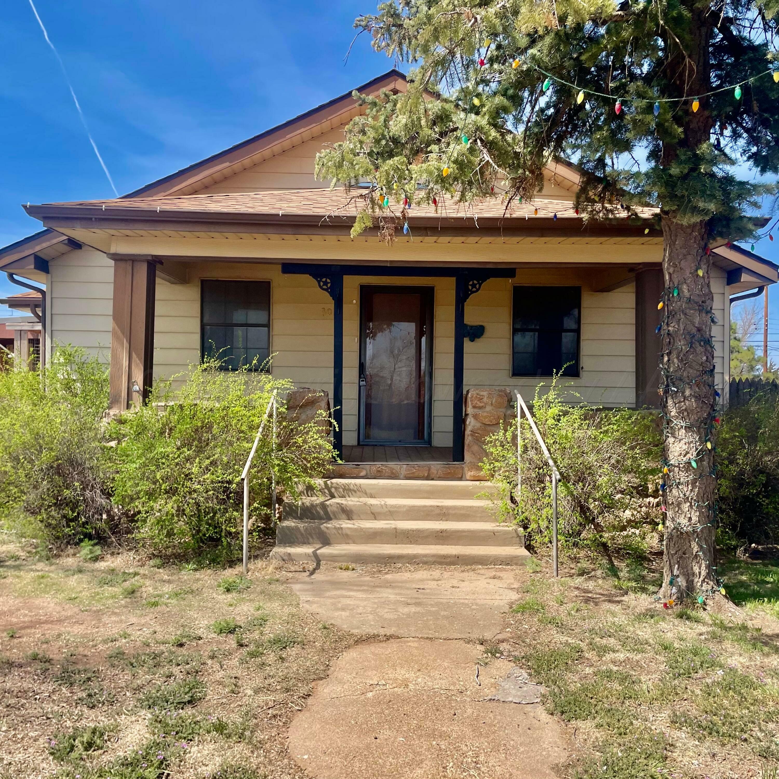 Property Photo:  301 N Main Street  TX 79092 